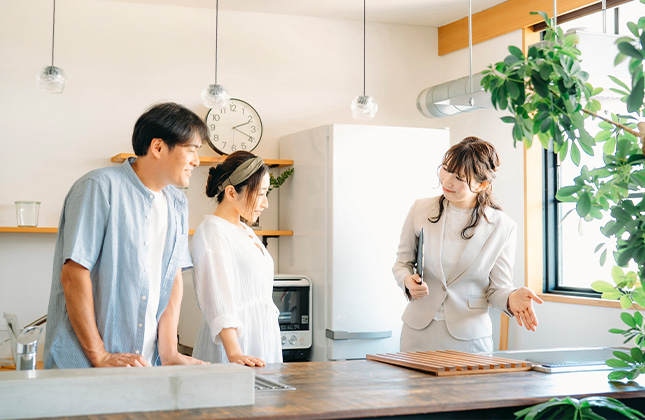 平日も土日もお待たせせず、お客様のご予定に合わせてゆっくりとご覧いただけます。