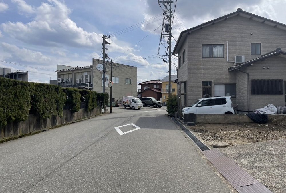前面道路（北側から撮影）幅員：8.0ｍ　間口：7.55ｍ
