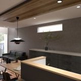 キッチン・ダイニングの天井を下げて、空間にアクセントを付けました。ダイニングにはペンダント照明を灯し、LDK空間にメリハリと奥行きを感じられる演出がなされています。