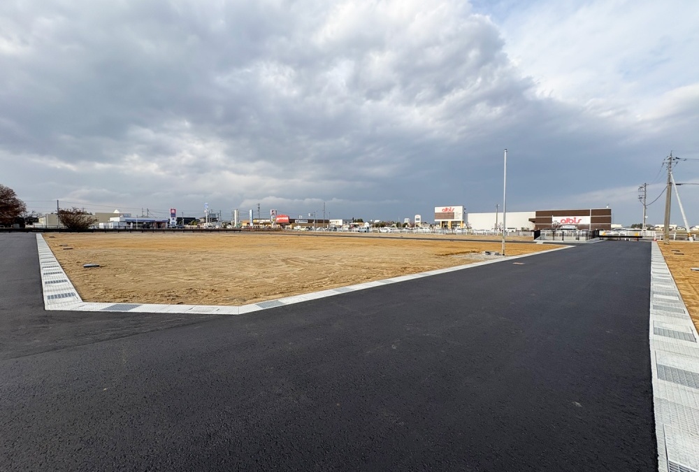 前面道路（2025.12月撮影）整備された新規造成地。新しい街並みが誕生します♪
