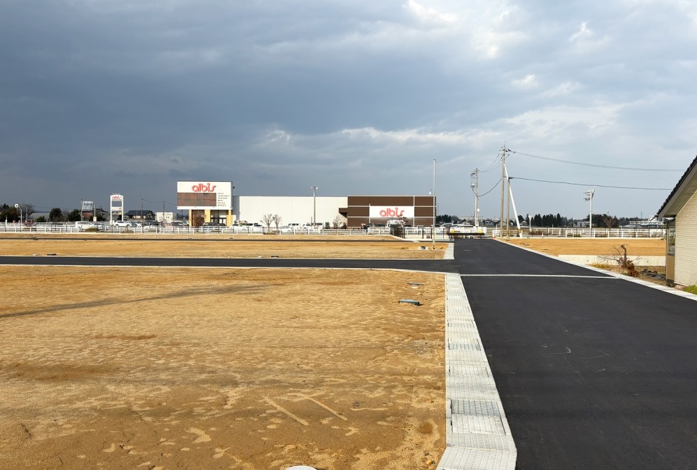 前面道路（2025.12月撮影）整備された新規造成地。新しい街並みが誕生します♪