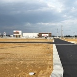 前面道路（2025.12月撮影）整備された新規造成地。新しい街並みが誕生します♪