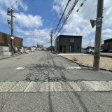 北西側前面道路（南側から撮影）幅員：10.8ｍ
