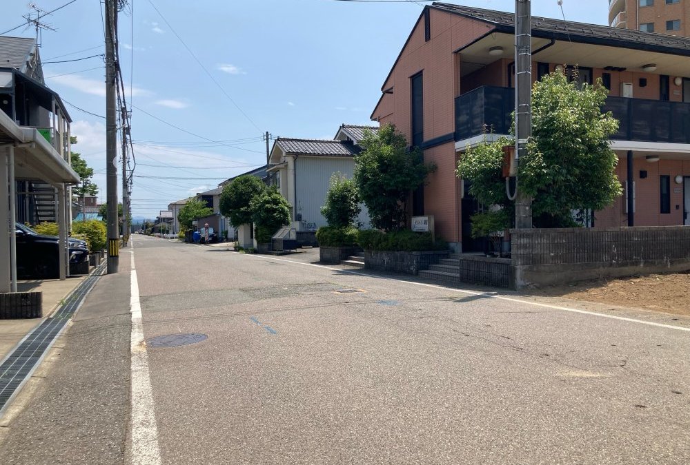 前面道路（南向き）