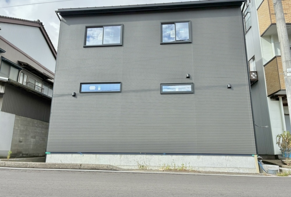 後ろもシンプルな箱型です！　これから家族の暮らしをたくさん詰め込んで欲しいです♪