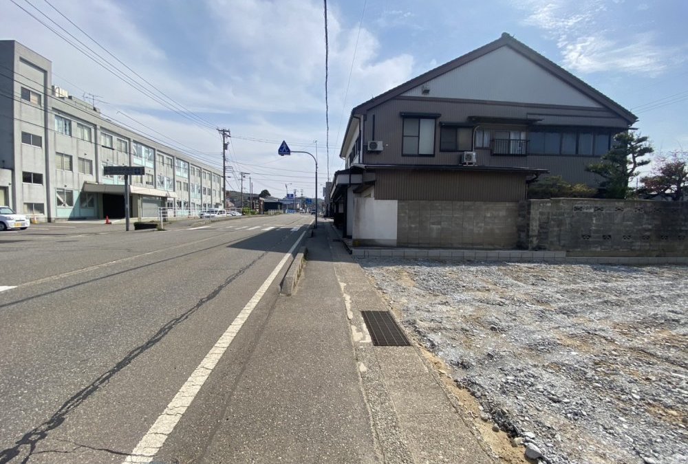 東側前面道路（北側から撮影）幅員：12.45ｍ