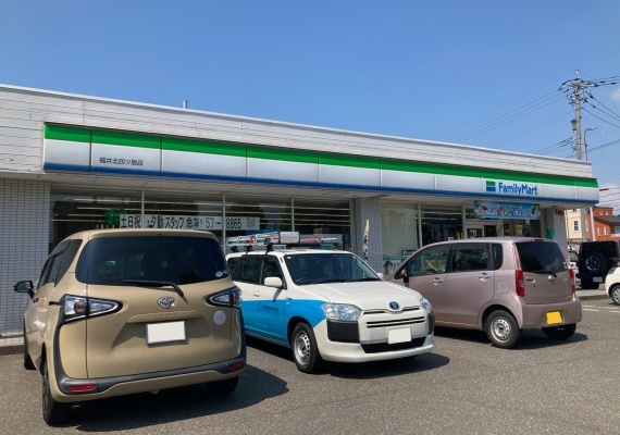 ファミリーマート福井北四ツ居店