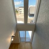 吹抜を介してLDKとつながり家族の気配を感じながら、2階のカウンタースペースを活用できます。
