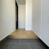 玄関ホールには下駄箱収納を設け、たくさんの靴を収納できます♪