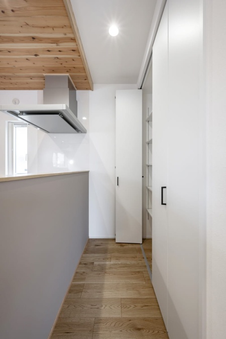 各部屋にしっかりと収納スペースを確保しているため、お部屋をすっきりと保つことができ、インテリアの自由度も広がります。