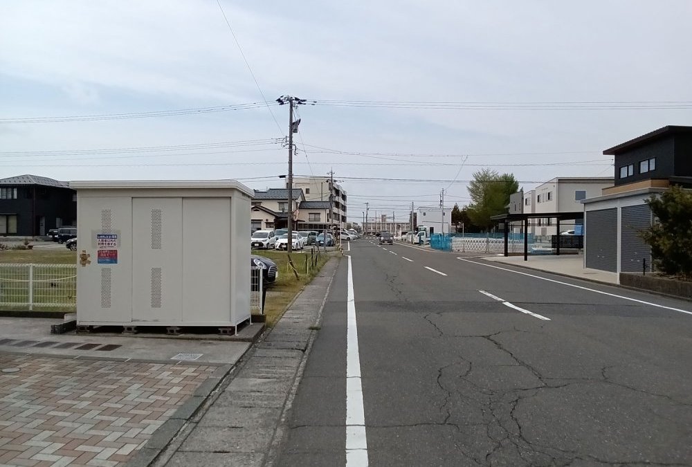 東側道路（北向き）