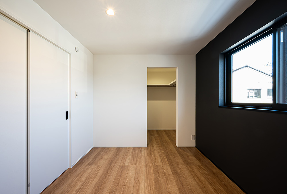 落ち着いた雰囲気の寝室には２帖のウォークインクローゼットを完備しています。