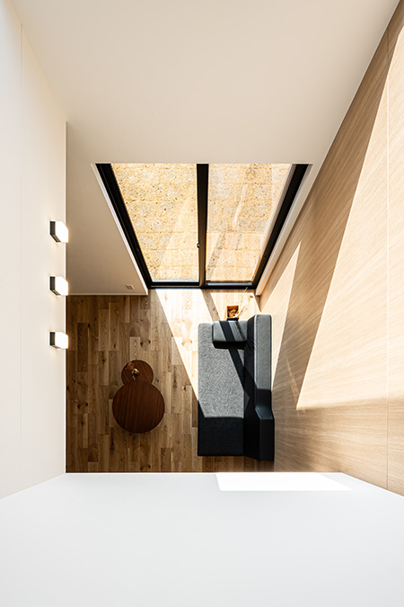 吹抜から間接的に光を採りこめて、家全体が明るい住まいになります♪