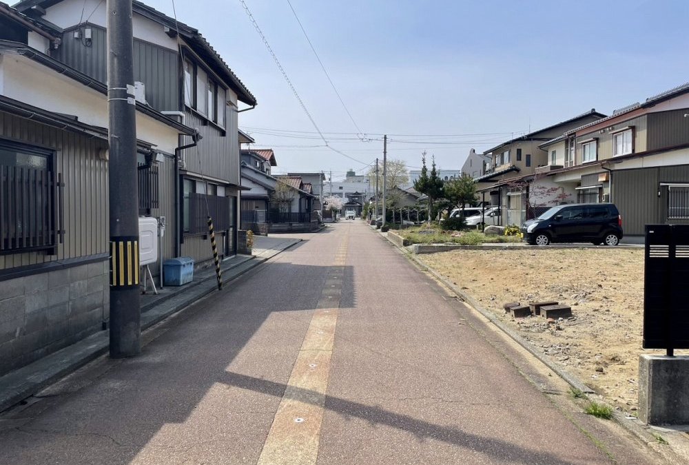 南側前面道路（東側から撮影）幅員5.0ｍ