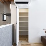 LDKの収納には生活用品や掃除道具などスッキリ片付けられます♪
