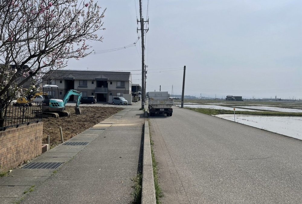 西側前面道路（北側から撮影）幅員9.0ｍ