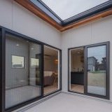 コの字型の間取りの中心にはプライベートテラスを配置。人目を気にせずにBBQやくつろぎの時間を楽しむなど、アウトドアリビングとして多彩にお使いいただけます。