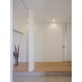 家族用と来客用に分けて使える2way玄関。