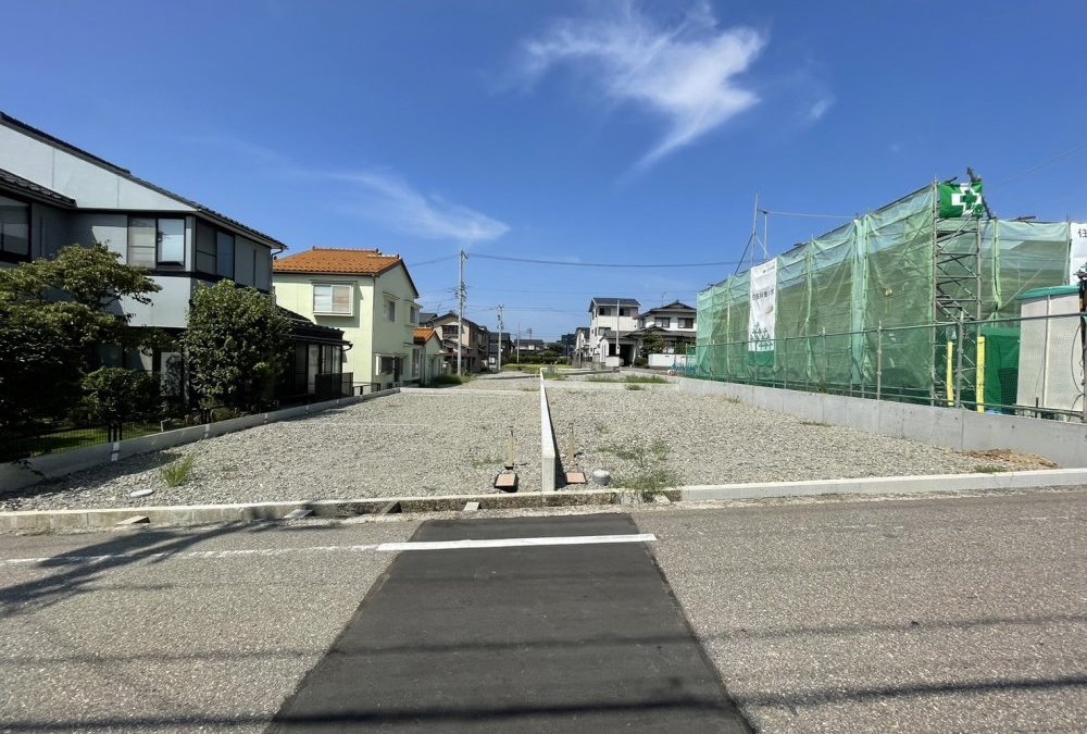 敷地全体（南側から撮影）※A棟写真左側