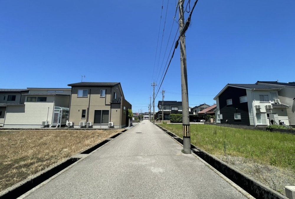 西側前面道路：幅員5.95ｍ（南側から撮影）