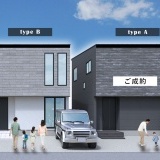 【B棟：画像左側】洗練されたホワイトカラーを基調とし、自然素材の質感を生かしたソリッドタイル調の外壁材をアクセントに用いた上質な外観デザイン♪