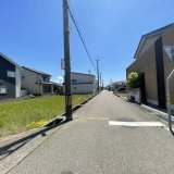 西側前面道路：幅員5.95m（北側から撮影）