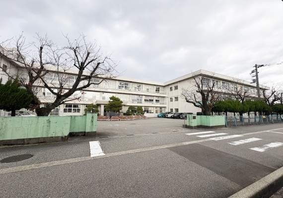 富山市立山室中部小学校