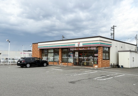 セブンイレブン富山中川原店