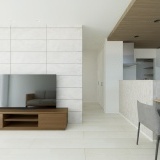 【内観予想図】テレビ背面はエコカラットを採用。デザイン性に優れているのはもちろん、調湿機能や、においや有害物質を低減してくれる効果も。