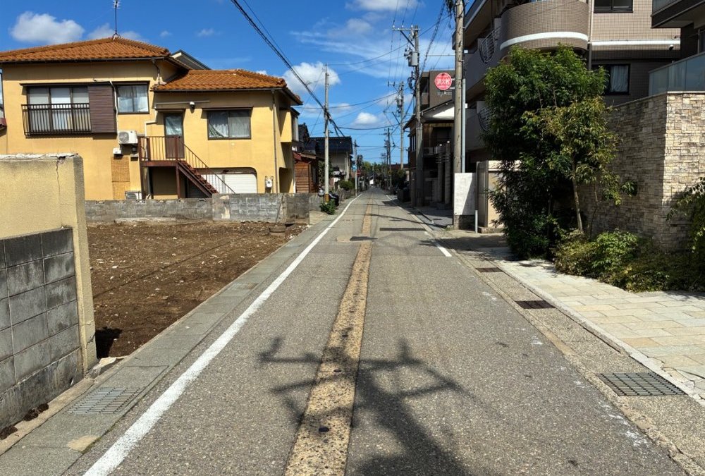 東側前面道路（南側から撮影）幅員4.85ｍ