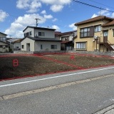 敷地全体（南東側から撮影）A棟：写真右側