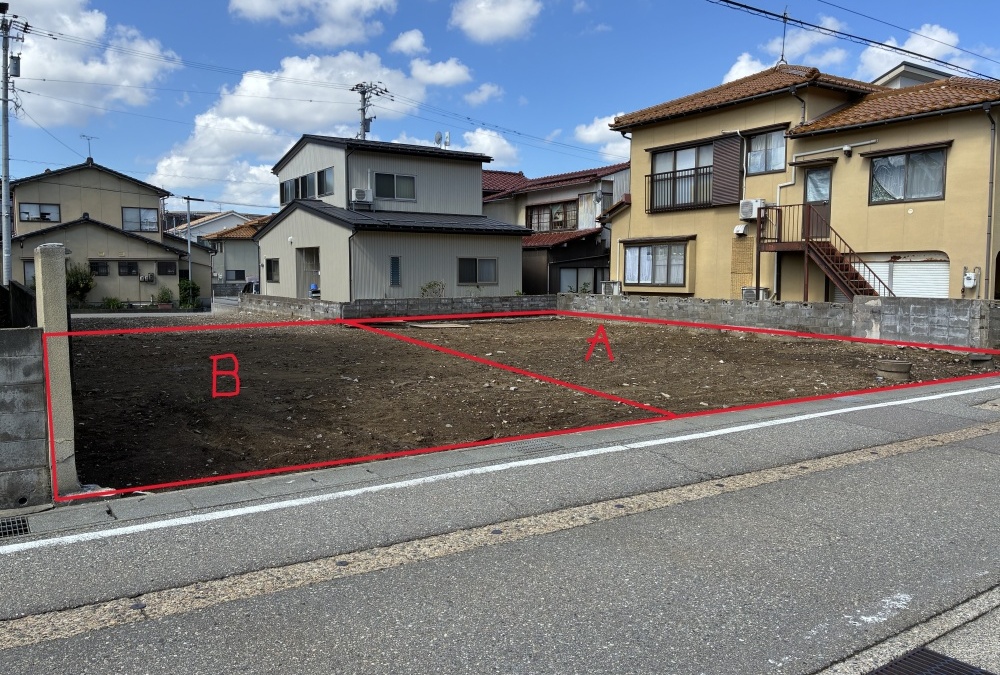 敷地全体（南東側から撮影）B棟：写真左側