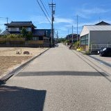 北側前面道路（東側から撮影）幅員:6.0m