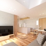 LDKは17.1帖で、天井高も2.5mのため圧迫感なく過ごせます。さらに吹抜があることで、帖数以上の開放感を感じられます。吹抜の2方向の高窓から間接光を採りこめ、LDK全体が明るい空間になります♪