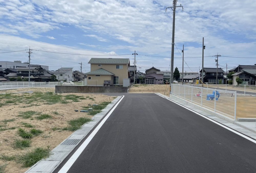 西側前面道路（北側から撮影）：幅員6.0m