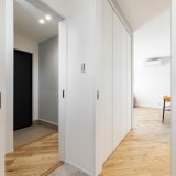 玄関からもキッチンからもサンルーム兼洗面室が使いやすい動線が魅力の住まいです。