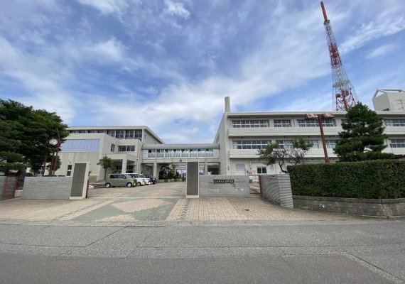 金沢市立大徳中学校