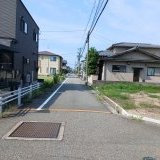 西側前面道路（南側から撮影）幅員：4.88ｍ