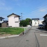 南側前面道路（西側から撮影）幅員：5.95ｍ