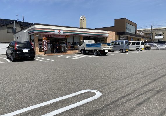 セブンイレブン米泉町8丁目店