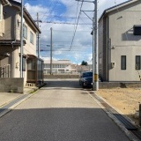 北側前面道路（西側から撮影）幅員:4.92m