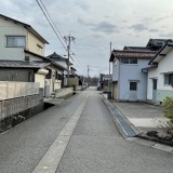 東側前面道路（西側から撮影）幅員：4.92m