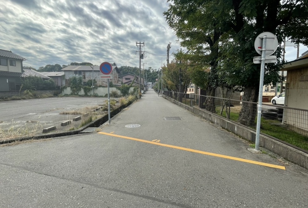 北側前面道路（東側から撮影）