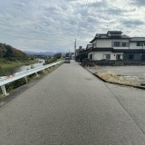東側前面道路（北側から撮影）