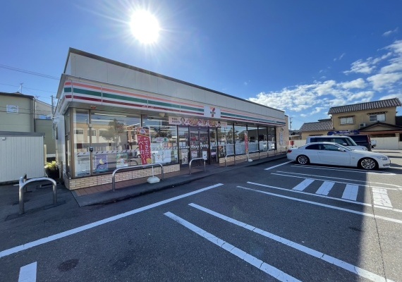 セブンイレブン 金沢円光寺本町店