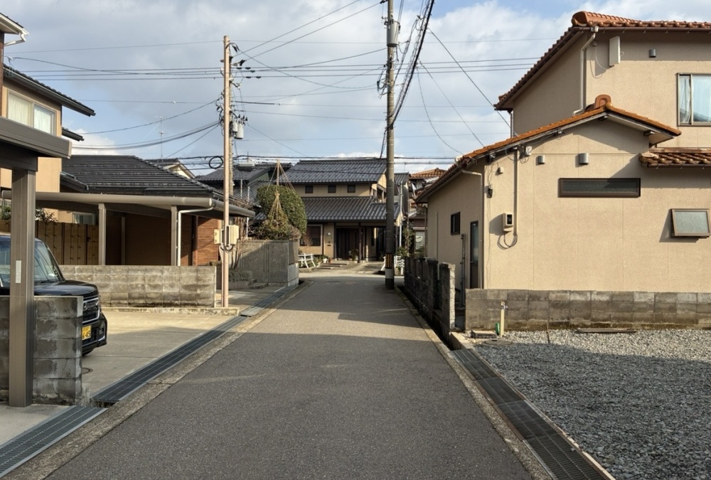 北側前面道路（西側から撮影）幅員：4.6ｍ