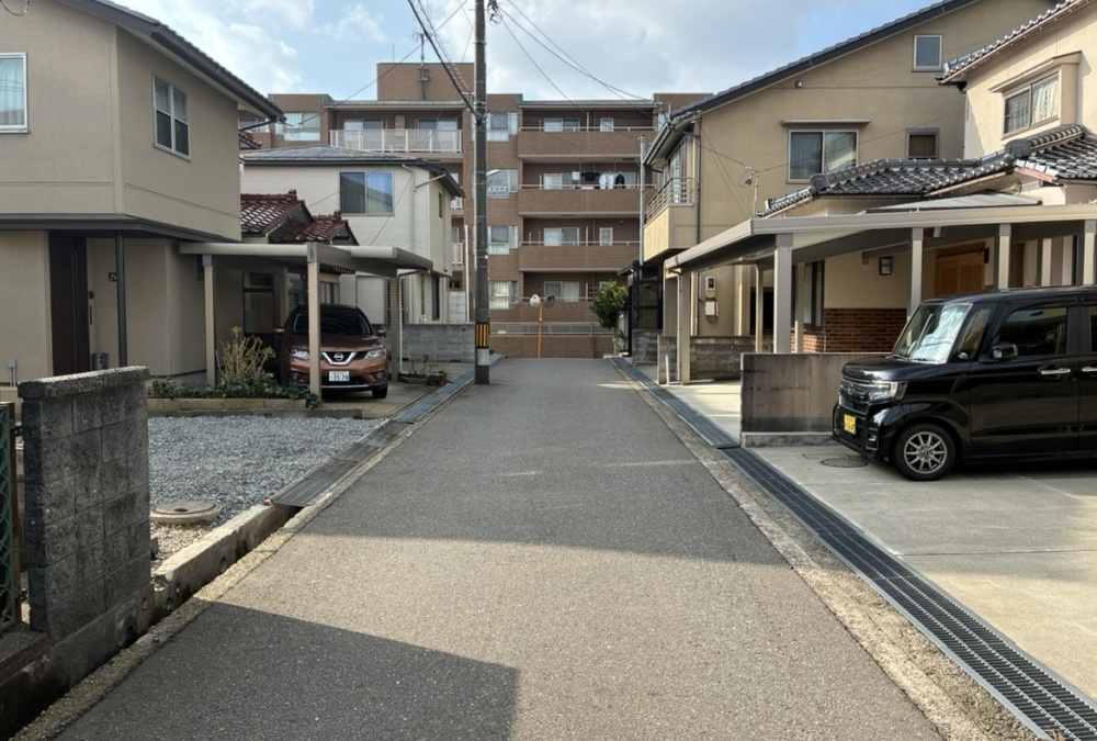 北側前面道路（東側から撮影）幅員：4.6ｍ