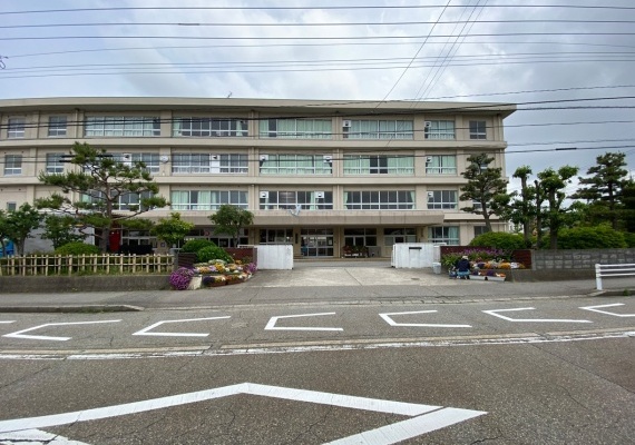 金沢市立額中学校
