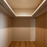 2帖のウォークインクローゼットには季節ものなどを仕舞えます♪