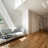 LDKは19.2帖の大空間で、天井高も2.5mのため圧迫感なく過ごせます。さらに吹抜があることで帖数以上の開放感を感じられます♪